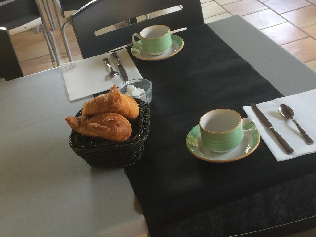 Logis Hotel Restaurant Le Flamant Rose Camargue Albaron Zewnętrze zdjęcie